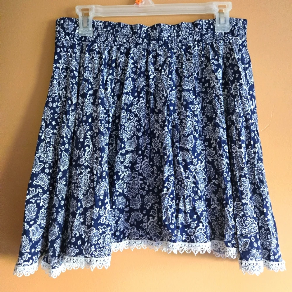 Shoreline Paisley Skirt, size L/XL.
